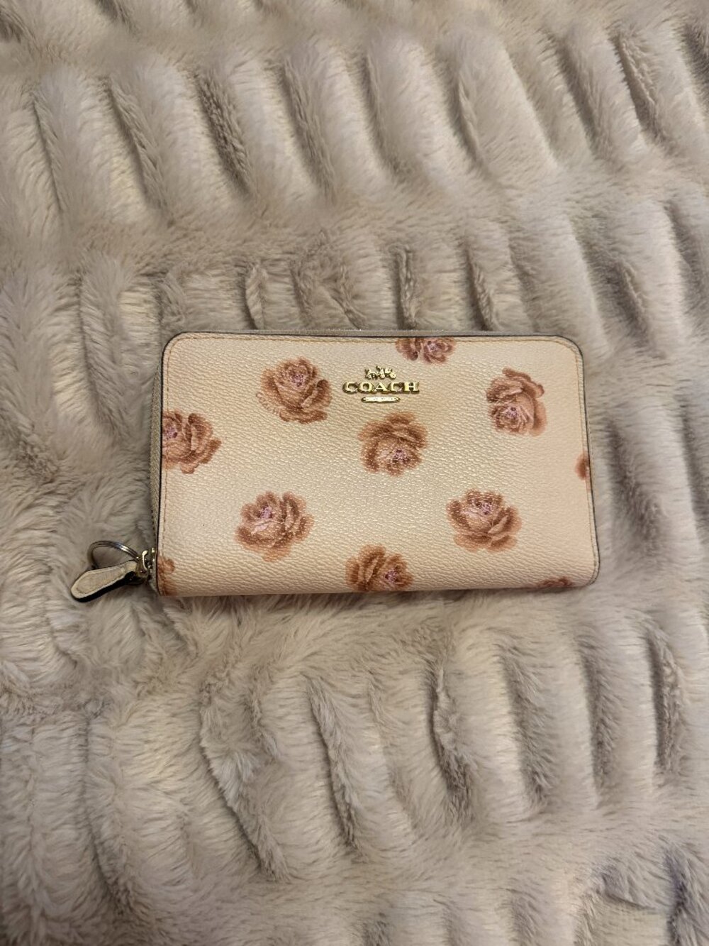 Coach Medium Zip Around Wallet with Rose Print (31818)